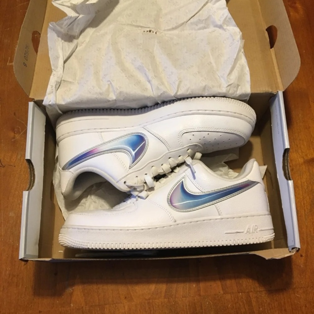 White Nike Air Force 1 ‘07 Oversized Swoosh